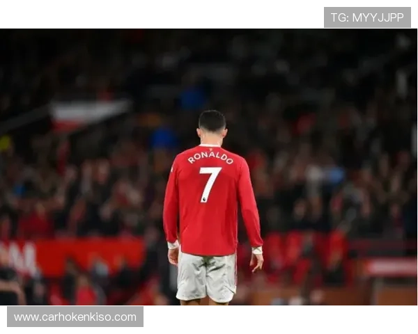 詹俊探望生病利物浦球迷送上鼓励